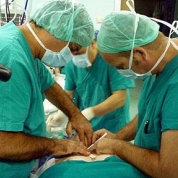 Primul pacient cu transplant de trahee din celule stem are o viaţă normală