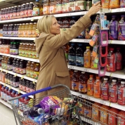 Alimente expirate, descoperite în mai multe magazine din Cluj