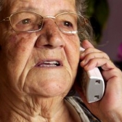 Două pensionare clujence au fost „ţepuite” ieri prin metoda „accidentul”