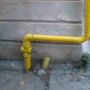 Un șofer a lovit cu mașina conducta de gaz din Iclod, după care a fugit de la locul accidentului.