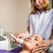 (A) Farmec deschide noul salon de cosmetică, parte a Centrului de Frumusețe din Cluj