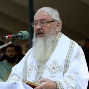 Mitropolitul Clujului, Andrei Andreicuţ: ”Nu s-ar prăbuși România dacă toate tinerele familii ar avea măcar câte trei copii”