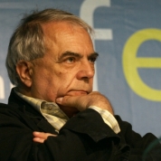 Marii scriitori, în pericol să dispară din manuale  sursa foto adevarul.ro